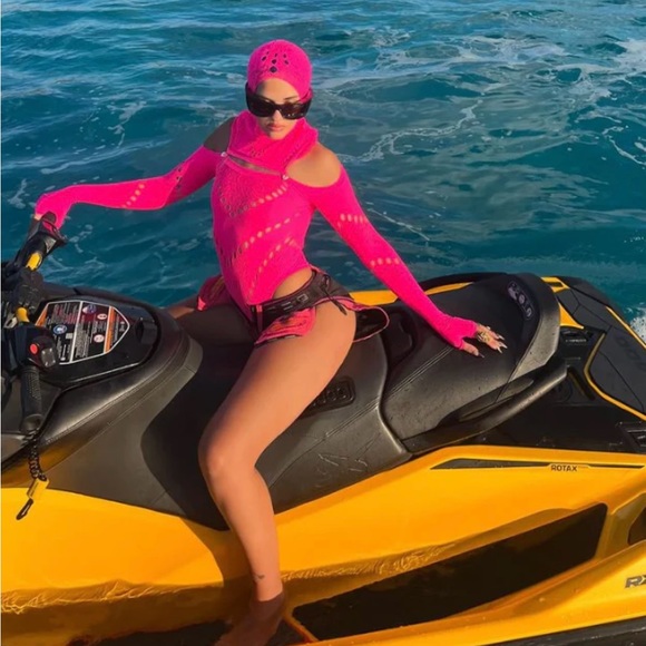 Poster Girl Pearl Bodysuit in Hot Pink - Picture 7 of 12